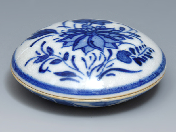 三浦竹泉（造）染付 瑞華文 藤の実香合 | 古美術ささき