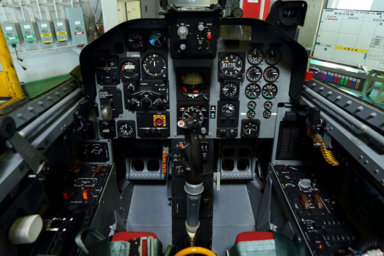 復刻・バイクで社会科見学】ニンジャZX-14R vs 航空自衛隊機!?［航空