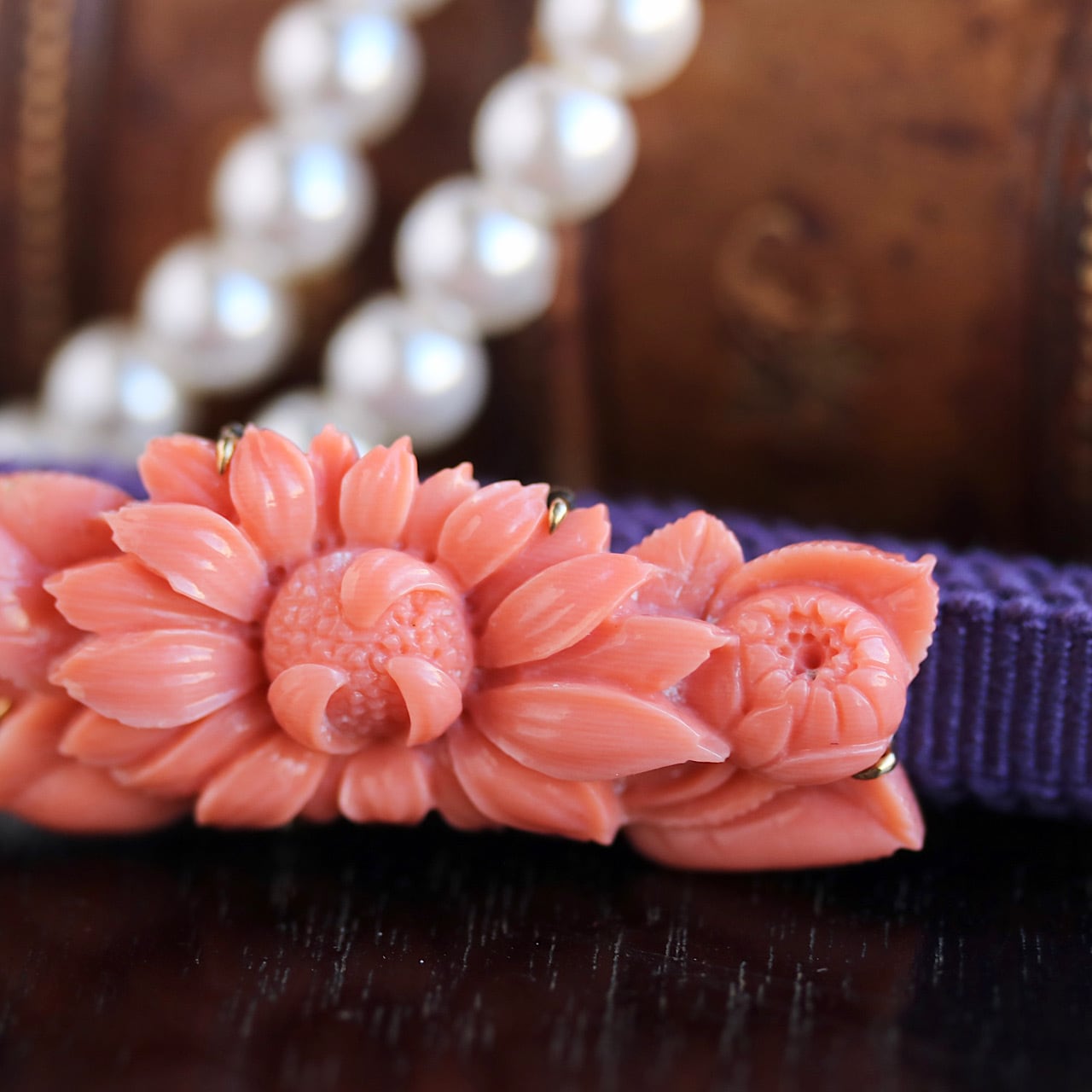 ピンク珊瑚彫刻-菊（置物）449KN