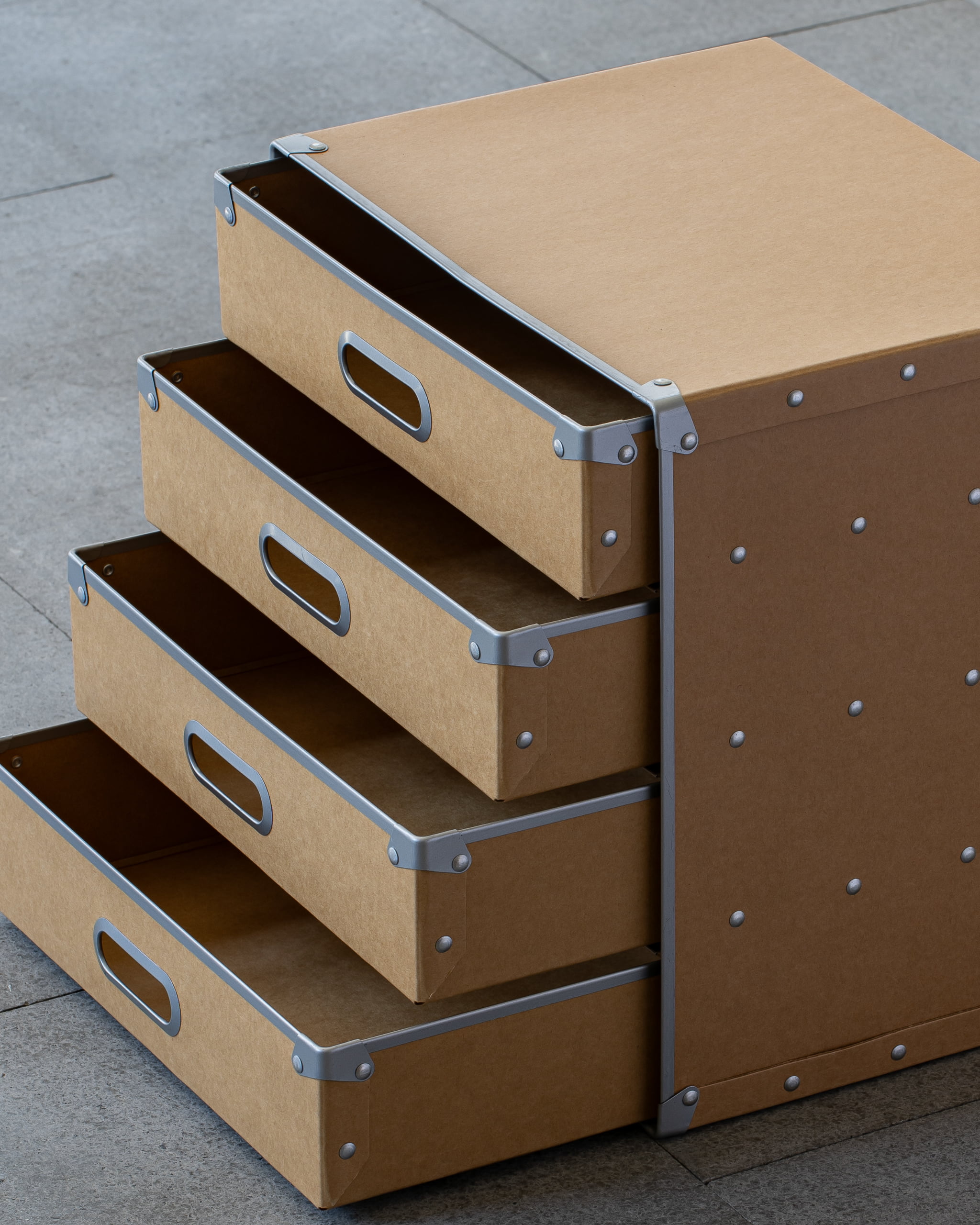 壁に溶け込む、無印良品の硬質パルプボックス