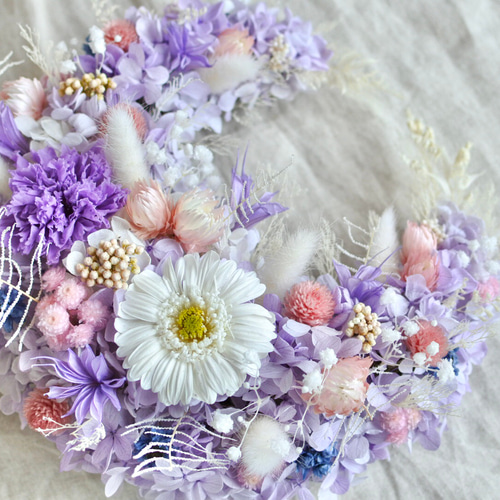 新作】ライラックピンクの三日月リース プリザーブドフラワー ハーフ