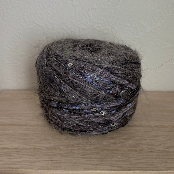 引き揃え毛糸玉*チャコールグレー×スパンコール☆限定1個 毛糸 Decora