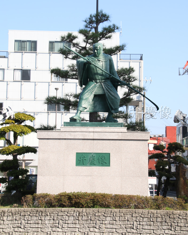 弁慶像 - 源平史蹟の手引き