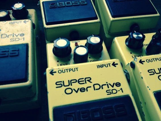 BOSS スーパーオーバードライブのオペアンプ（JRC4558D艶ありのSD-1