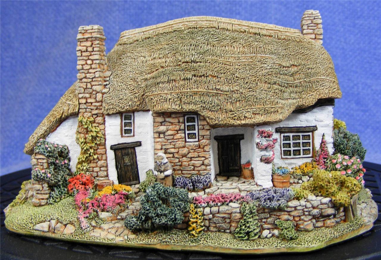 Lilliput Lane - Old Mother Hubbard's