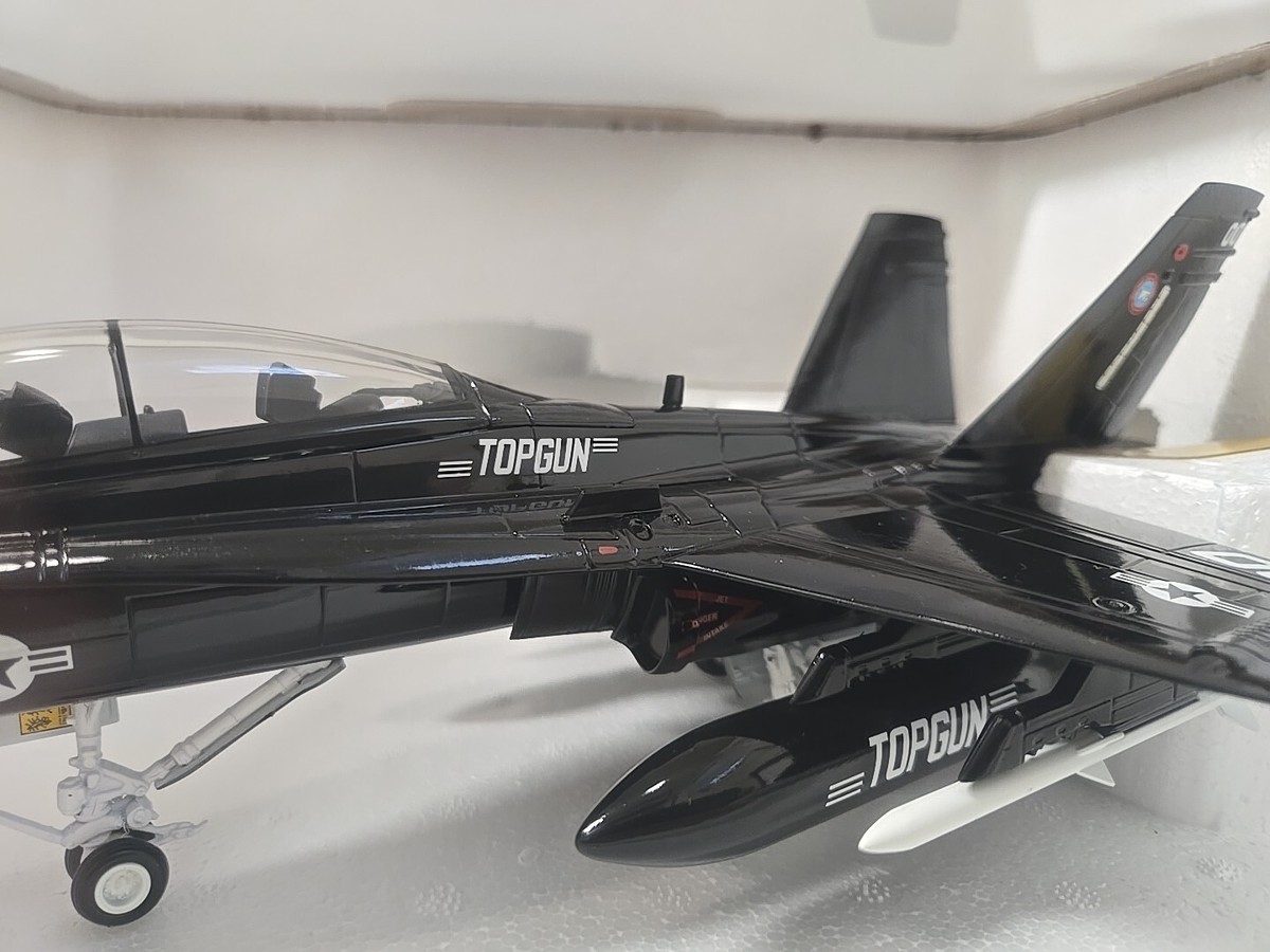 F18 HORNET BLACK TOP GUN RARE 1:48 FRANKLIN MINT COLLECTION ARMOUR