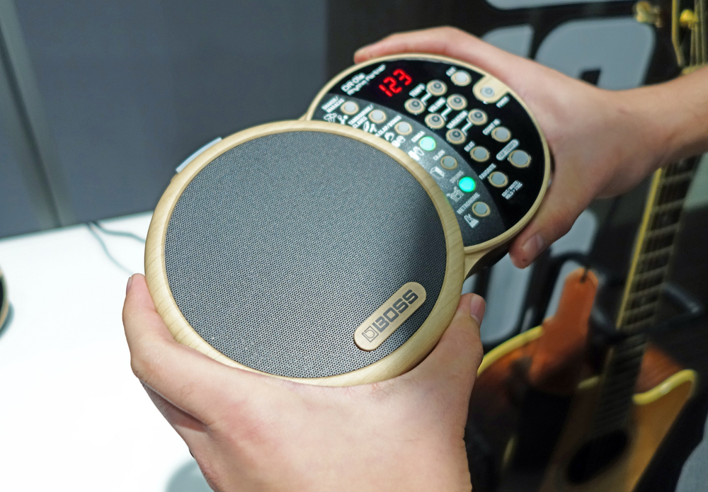 BOSS DR-01S 発表！18種類の楽器を内蔵したアンプ搭載リズム・ボックス