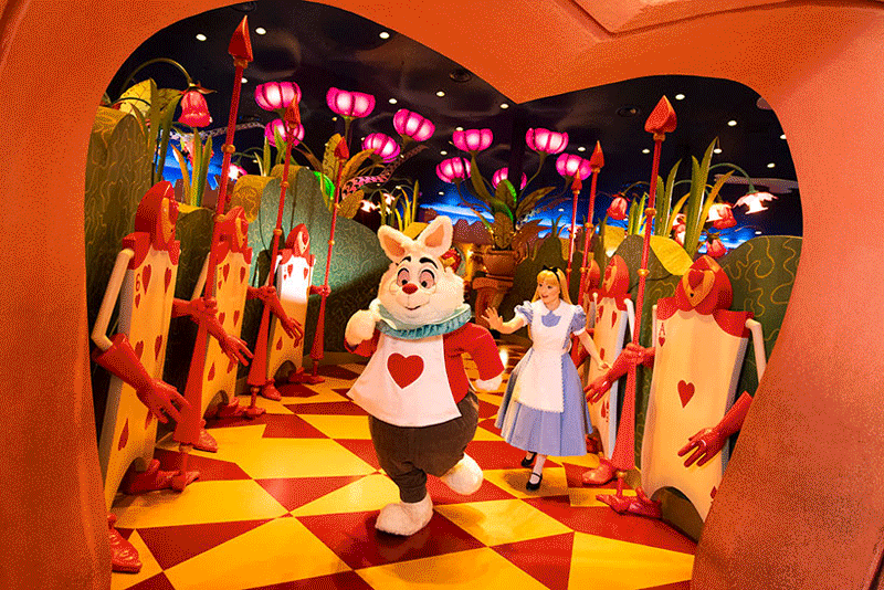 公式】「猫の日」の今日はチシャ猫とかくれんぼ☆｜東京ディズニー