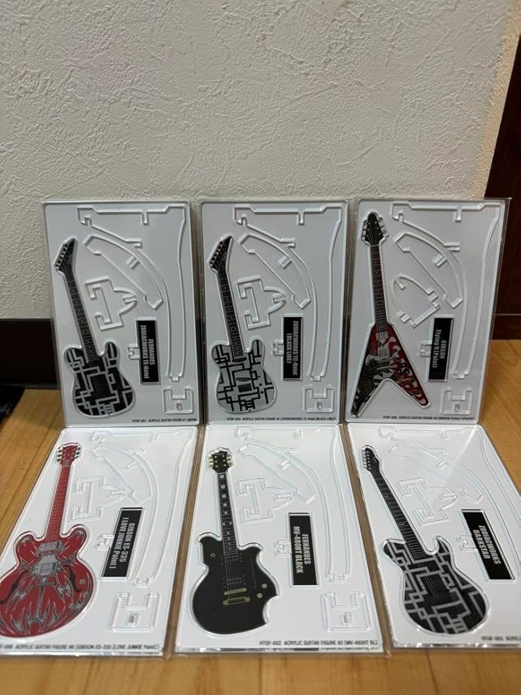Amazon.co.jp: 布袋寅泰 アクリルギターフィギュア 6本セット : おもちゃ