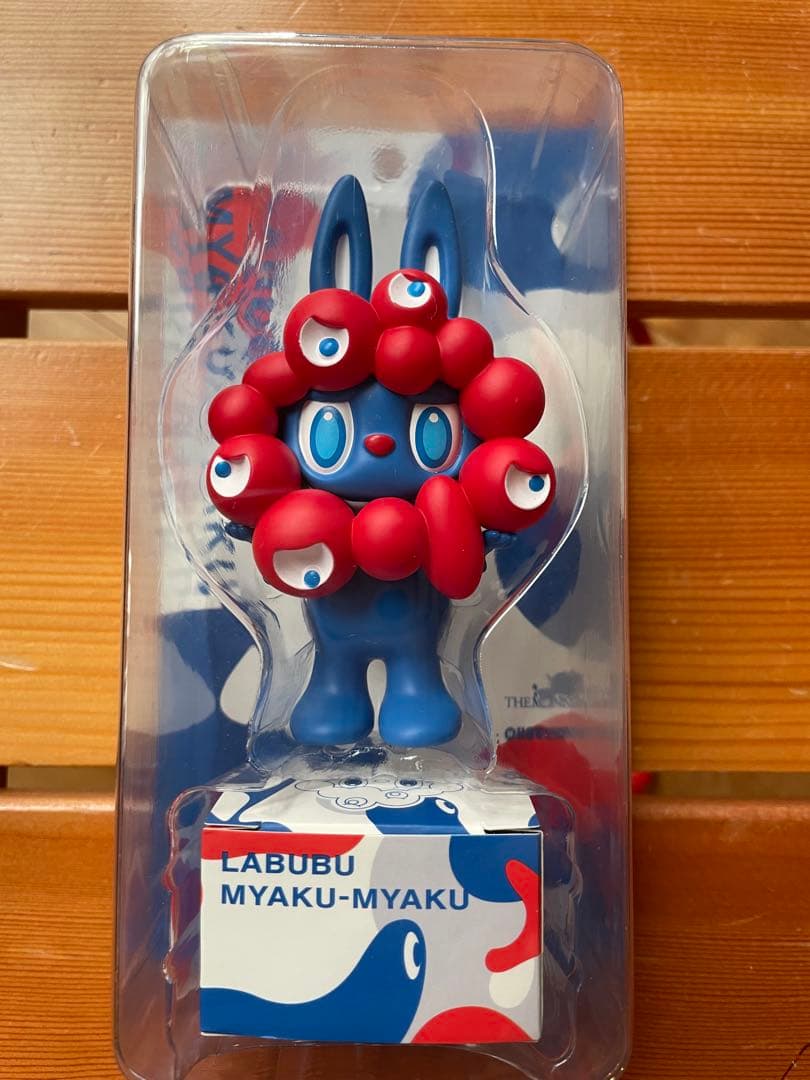 2025大阪万博　ラブブ　ミャクミャク　【LABUBU MYAKU-MYAKU】 若者に爆発的な人気を誇るラブブの限定グッズが大阪・関西万博で販売
