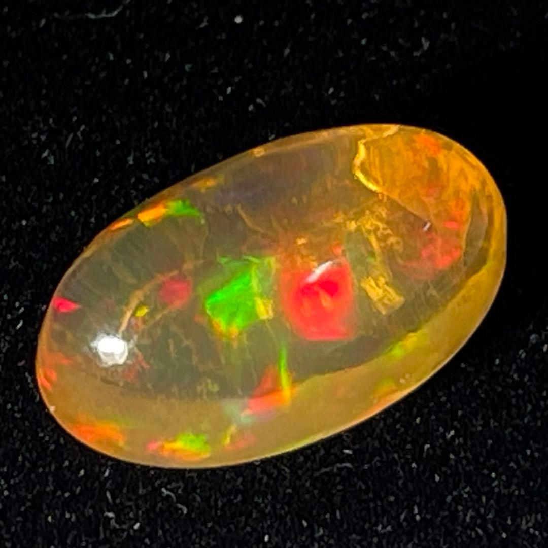 ⚫︎天然オパール 約3.65ct⚫︎ルース 宝石 アクセサリー 柔らかな地色に重なるレインボーカラー 3.5ct UP 天然 オパール ルース