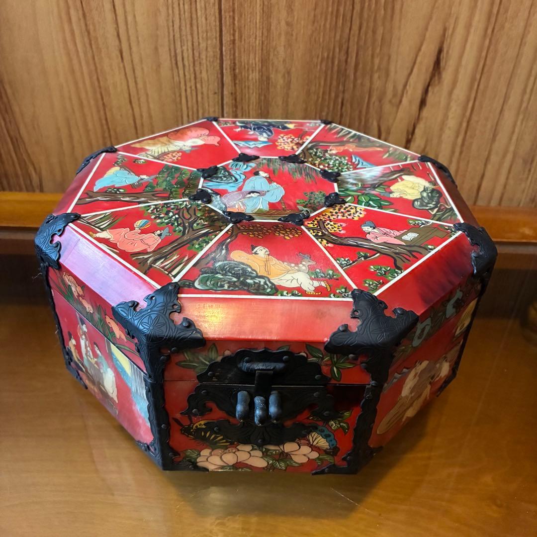 ヴィンテージ 中国　宝石箱　ジュエリーボックス　八角形　レア　赤 ヴィンテージ 中国 宝石箱 ジュエリーボックス 八角形 レア 赤 - メルカリ
