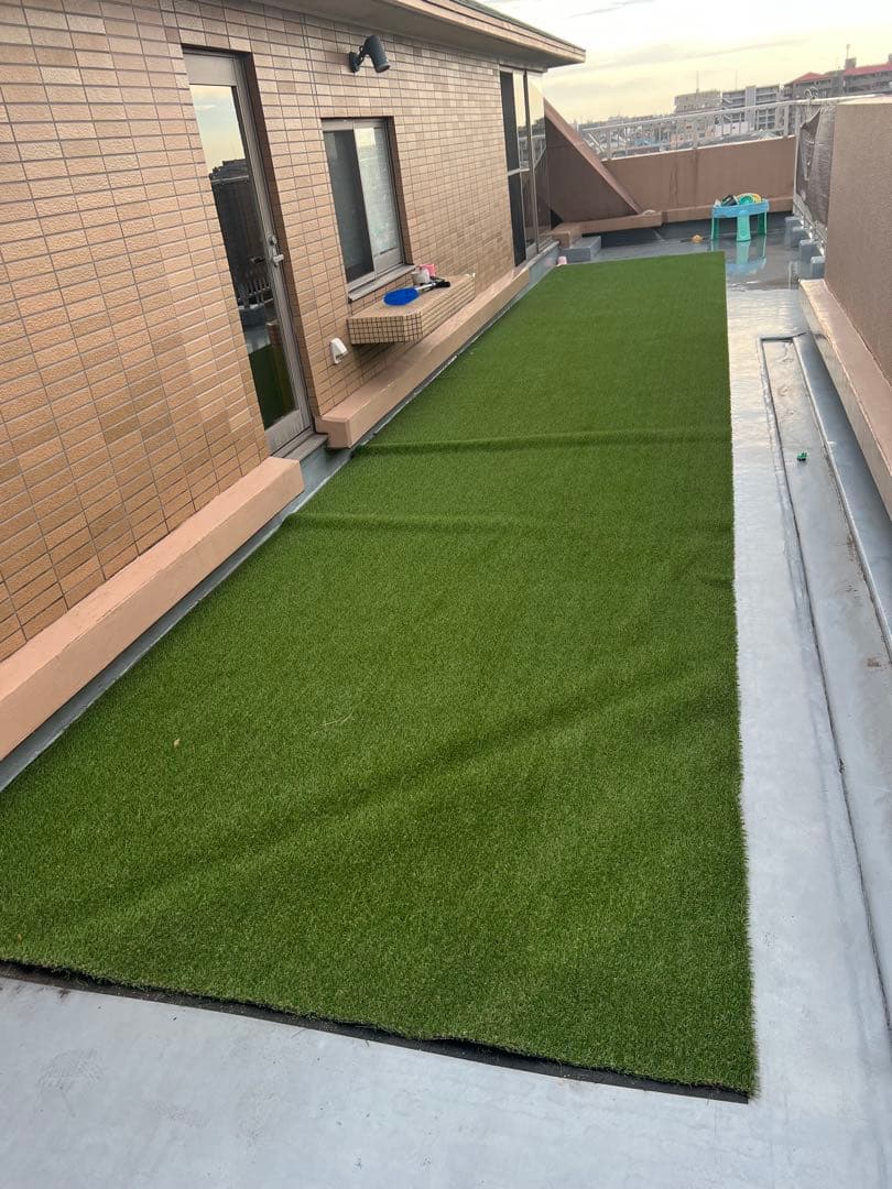 人工芝 2m x 10m Amazon | 人工芝 2m×10m 芝丈20mm 透水タイプ 防カビ 芝生 ロール 高