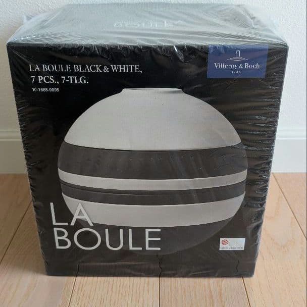 値下げ中！ビレロイ&ボッホ　LA BOULE ブラック＆ホワイト 7ピースセット Villeroy & Boch, La Boule 7-Piece Dinnerware Set, Service for 2 | Zola
