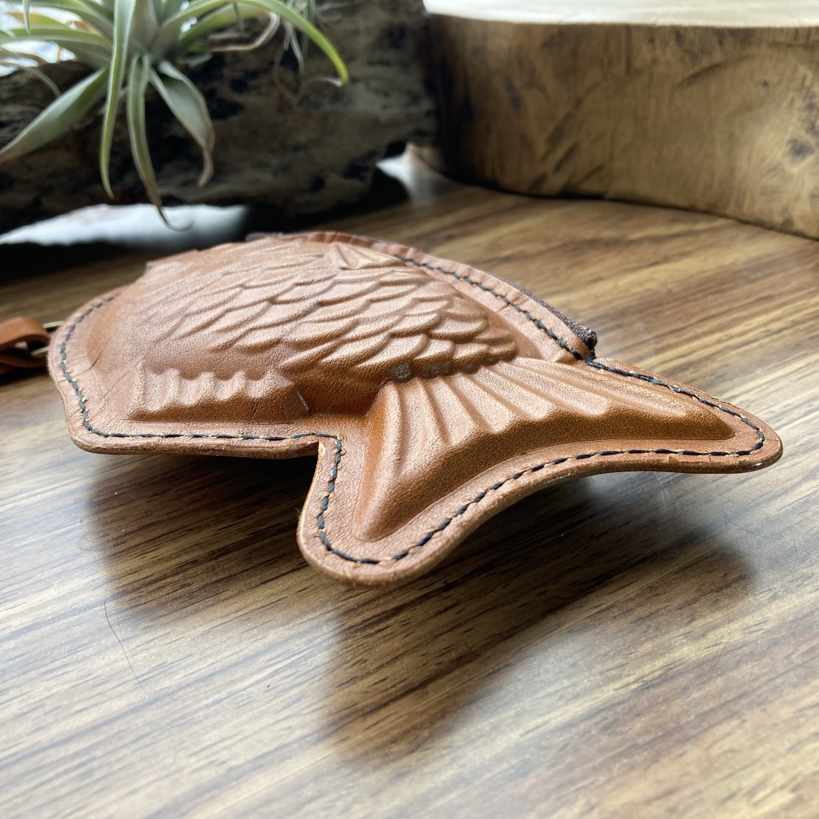 手作り本革】たい焼き型ミニポーチ｜遊び心ある小物・小銭入れ｜一点